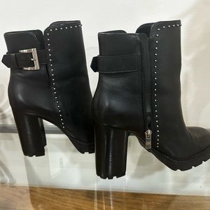 Size 6leather boots from Saks like a size 36